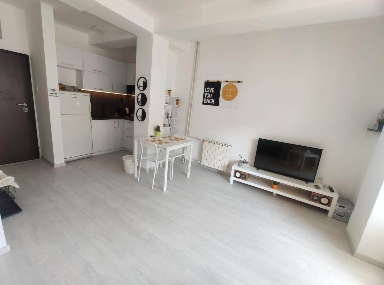 City Center White Apartment! Skopje Exterior foto